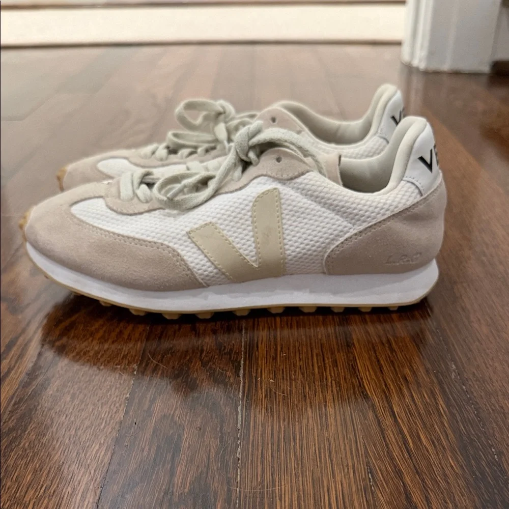 Like-New Women’s Veja Rio Branco Sneakers - White Pierre Natural. Size EU 39 - Picture 7 of 13